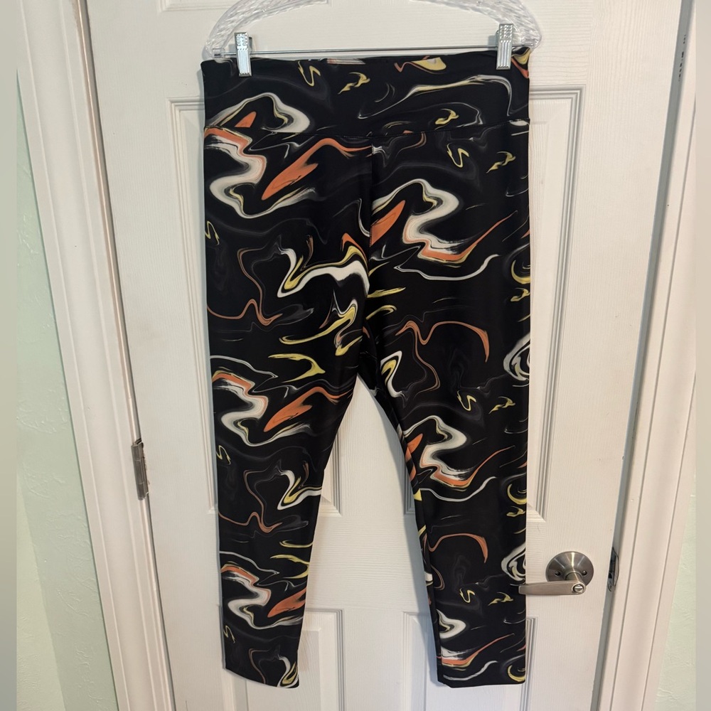 Vibrant Swirl Patterned Leggings
